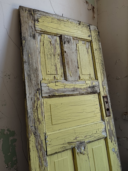 Old yellow door -1 by Leslie Affeldt Photography