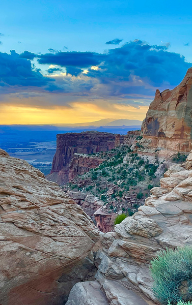 Sunrise at Canyonlands by Leslie Affeldt Photography