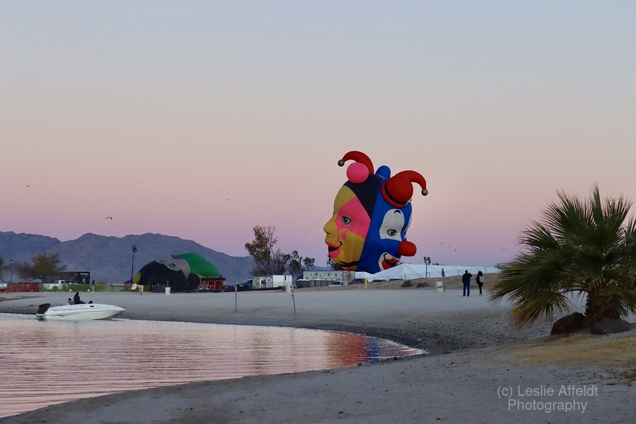 Balloons on the beach at sunrise  Imprimer