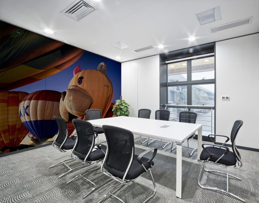 Standing at attention ready for flight Wall Printing